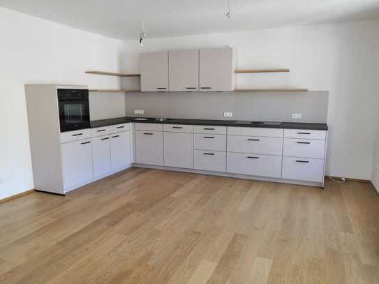 * Exklusive 4,5-Zimmer-Terrassenwohnung-Neuwertig *