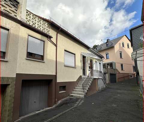 Einladendes Reihenmittelhaus mit Terrasse und Potenzial in zentraler Lage