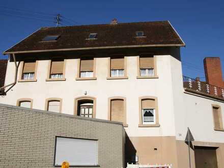 Sonniges Wohnhaus mit Tradition und viel Wohnraum, mitten im Pfälzer Wald