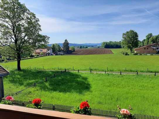 HOLZKIRCHEN - FAMILIENFREUNDLICHE DACHWOHNUNG MIT FANTASTISCHER AUSSICHT