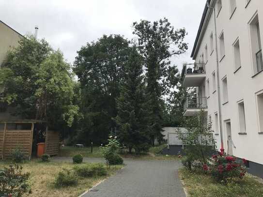 Sofort bezugsfrei - großzügige 4-Zimmerwohnung im sanierten Altbau in Berlin-Niederschönhausen