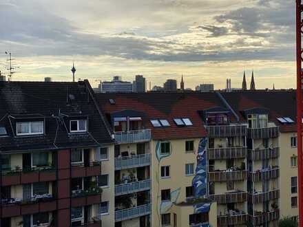 *Ganz oben mit Dachterrasse* Fußbodenheizung und Badezimmer mit Dusche und Badewanne