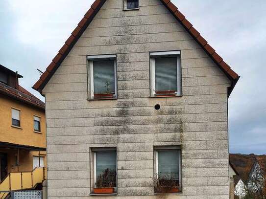 Preiswertes, saniertes 2,5-Raum-Haus mit EBK in Stuttgart Degerloch