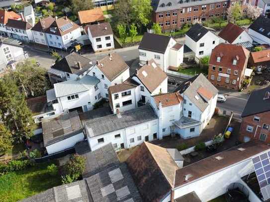 Sanierungsbedürftiges Mehrgenerationenhaus mit großem Gartengrundstück in Klein-Auheim