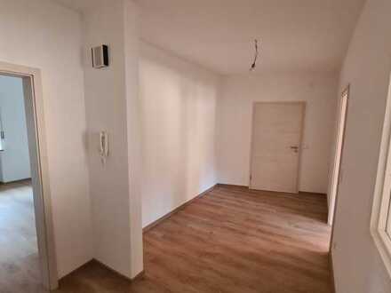 Helle, großzügige Wohnung mit Loggia zum Erstbezug