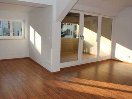 Bezugsfrei ab 01.05.23! Individuelle Dachgeschosswohnung mit Stellplatz