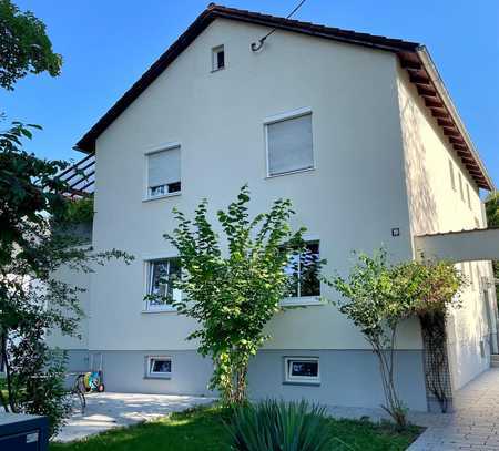 Stilvolle 3-Raum-Hochparterre-Wohnung mit Terrassen und Garten in Gröbenzell