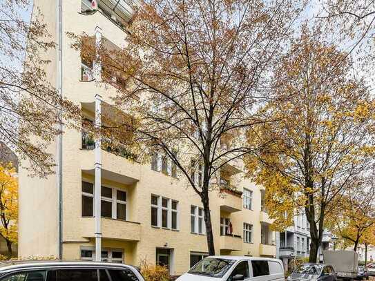 Erdgeschosswohnung mit eigener Terrasse zur Straße !