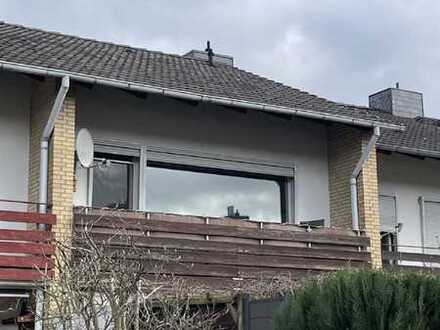 Gut gelegenes Reihenmittelhaus mit Balkon und Garage