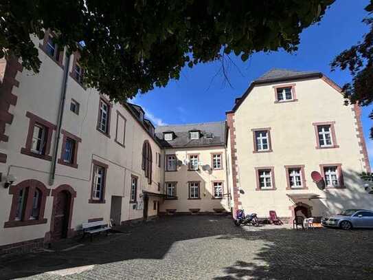 Historisches Gebäude (Mehrfamilienhaus) mit 14 Wohneinheiten in zentraler Lage