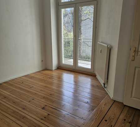 Bezugsfreie 3 Zimmerwohnung mitr Balkon im Boxhagener Kiez - 0172-3261193