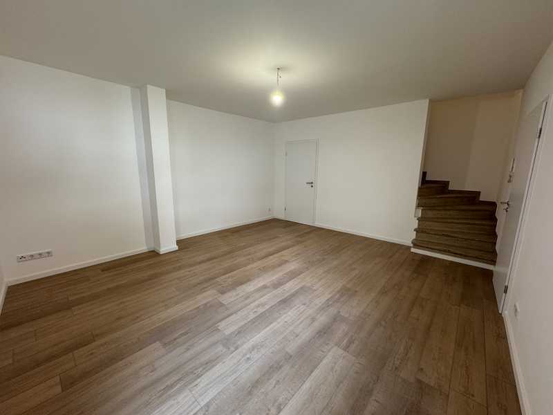                                                               Kernsanierte Maisonettewohnung mit gro&szlig;z&uuml;gigem Grundriss in Hausen zu vermieten&hellip;                                                       in Hausen (Frankfurt am Main)