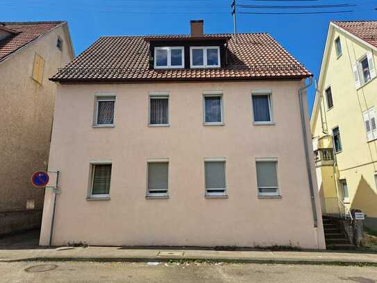 Klasse 3-Fam. Haus in Kirchheim-Innenstadt mit 3 Garagen und kleiner Grünfläche
