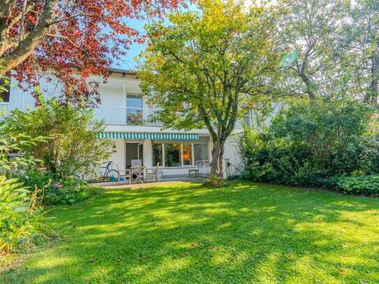 Charmantes Reihenmittelhaus mit sonnigem Garten und Einzelgarage in Krailling