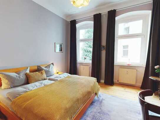 Stilvoll möbilierte 2- Zimmer Altbau Wohnung im Prenzlauer Berg // 2-room furnished apartment