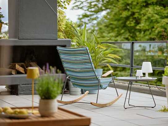 Exklusiv saniertes Penthouse mit umlaufender Terrasse und Weitblick ins Grüne in bester Lage