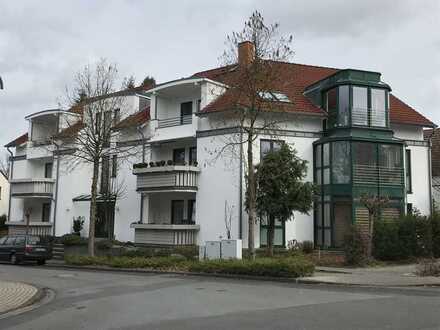 Grozügige 2,5-Raum-Wohnung mit Wintergarten, Balkon und Terasse