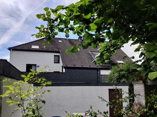 Mehrfamilienhaus mit Garagengebäude in Solingen-Wald!!! - Zur Kapitalanlage bzw. Eigennutzung -