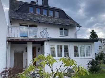 Einfamilienhaus mit Pool und 3 Garagen - Provisionsfrei direkt vom Eigentümer