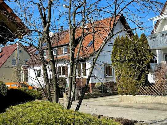 In October - Family Paradise in Renningen - Gemütliches Haus (DHH) mit Garten und grosser Dachter...