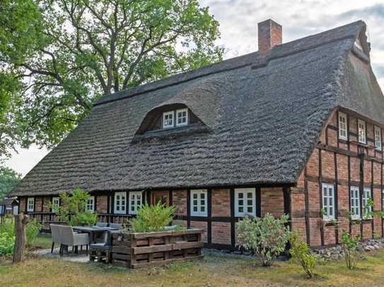 Sehr gut erhaltenes Reetdachhaus mit Scheune und Pferdeboxen - Denkmalschutz