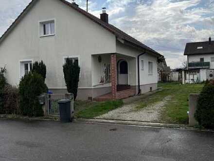 energetisch saniertes Wohnhaus mit Anbau und großem Grundstück