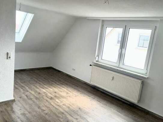 Helle, modernisierte 2-Zimmer-DG-Wohnung in Langenau