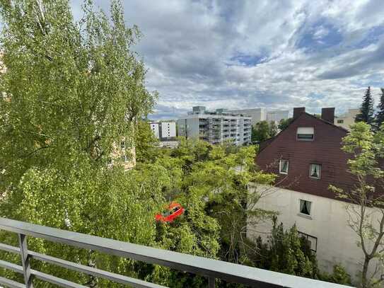 Wohnen in oberster Etage – Süd-Lage direkt am Neckar – City zu Fuß – Aufzug!