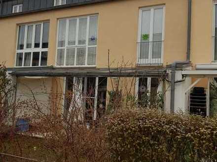 Familientraum - Schönes RMH mit viel Platz in bester Lage und kleinem schönen Garten