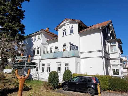 Schöne Erdgeschosswohnung mit Einbauküche und Carport