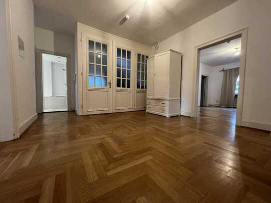 Charmante 4,5 Zi.-Wohnung im Denkmalgeschützen Altbau, nähe alte Oper