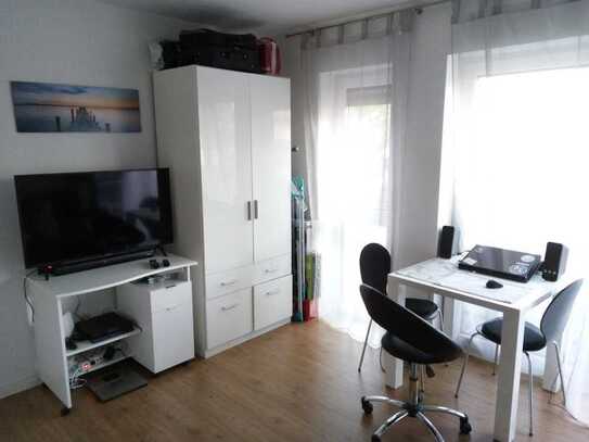 Nähe FH; Gepflegte möblierte 1-Zimmer-Wohnung mit Balkon und EBK in Aschaffenburg