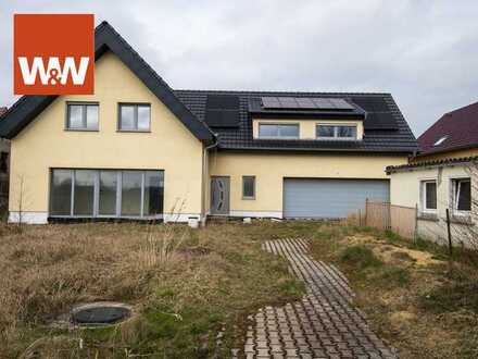 Modernes Haus wartet auf Fertigstellung