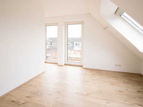 Helle Dachgeschoss Wohnung mit Balkon u. Stellplatz