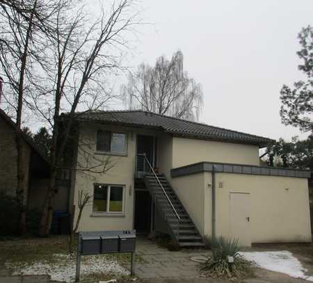 Wohnen im Grünen - Moderne, helle 3-Zimmer Wohnung im Obergeschoss mit Balkon in ruhiger Lage