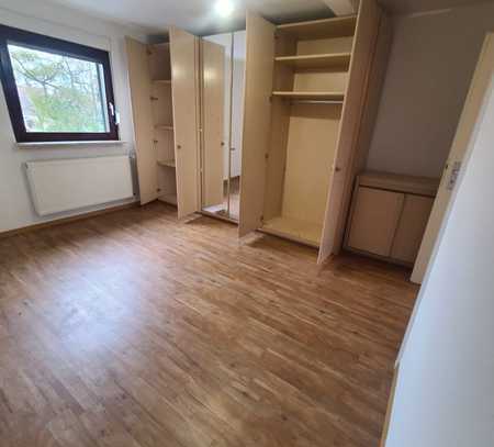 *Offenbach* 2-Zimmer-DG Wohnung mit EBK