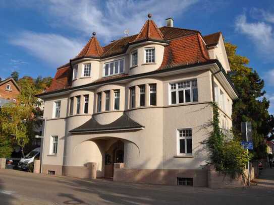 Lichtdurchflutetes 1-Zimmerapartment in einem denkmalgeschützten Haus im Zentrum von Heidenheim!