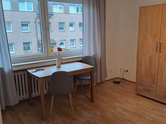 Neu saniert u. möbliert, 1-Zimmer-Apartment in RE-Westviertel