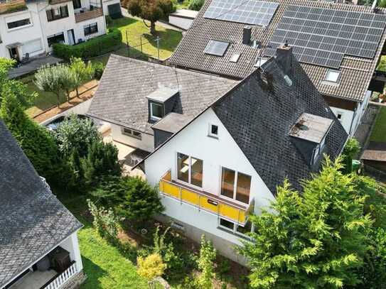 Attraktives freistehendes Ein-/Zweifamilienhaus mit Terrasse/Balkone in Boppard
zum Kauf! Saniert