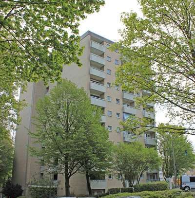 Schönes Apartment mit Loggia und EBK