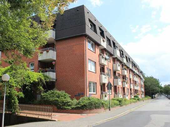 Helle Erdgeschosswohnung mit Balkon in Neumünster