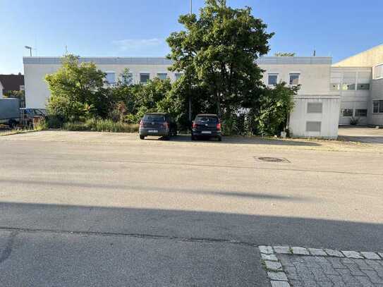 Freifläche/Parkplatz in zentraler Lage