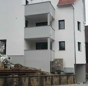 Erst-Bezug, Stilvolle 3-Zimmer-Erdgeschosswohnung mit Balkon in Dettenhausen