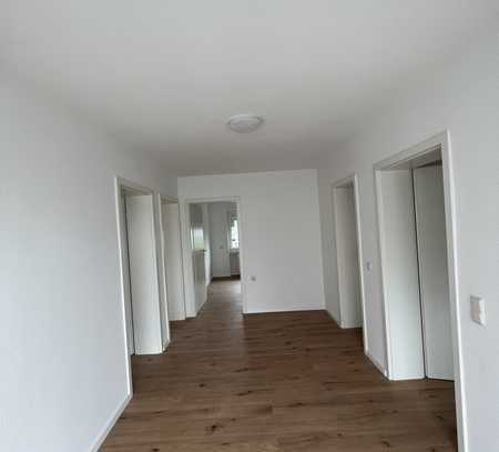 Top sanierte 3 Zimmer Wohnung in ruhiger Wohnlage plus Wintergarten