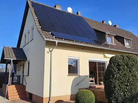 gepflegte Haushälfte mit PV Anlage und 10 KW Speicher