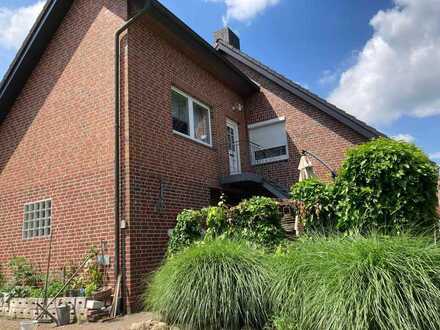 Elm! Hinreißendes 1-2 Familienhaus auf zauberhaftem Grundstück!