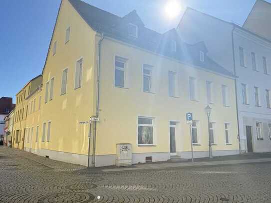 2-Zimmerwohnung in der Delitzscher Altstadt mit Blick auf den Markt zu vermieten