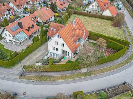 Freistehendes Einfamilienhaus mit Einliegerwohnung und Garten