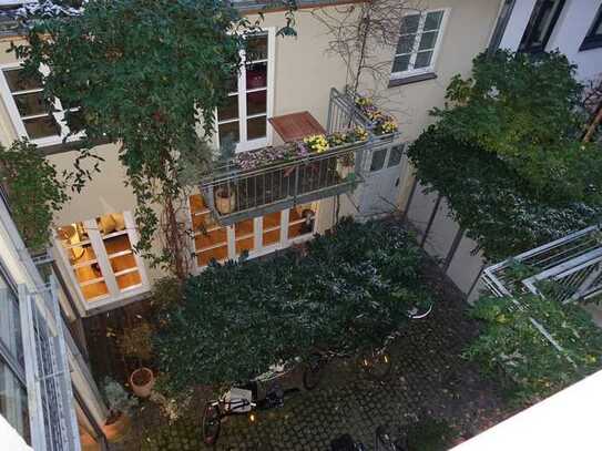 Exklusives Wohnen vis à vis Schloss-Suresnes - Rarität in Schwabing - Leerstehend - EG Wohnung