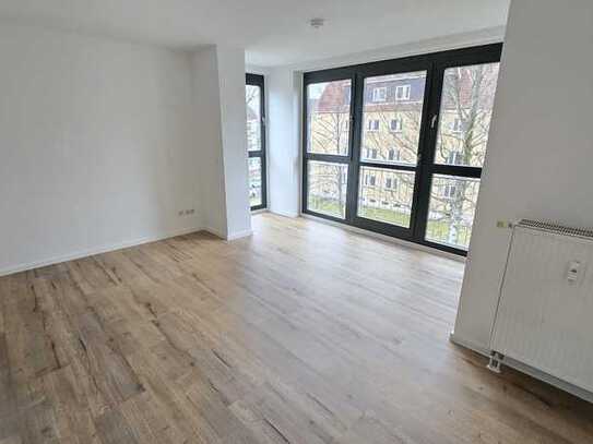 + + 2-Zimmer-Wohnung mit Loggia u. Stellplatz, hell, ruhig, neu renoviert + +